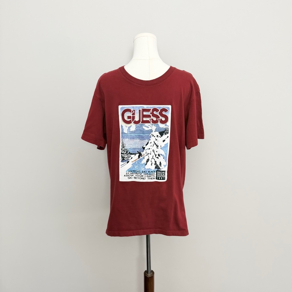 Guess Graphic Tee Shirt Skiing Mountains Snow Regular Fit Embroidered Red Unisex